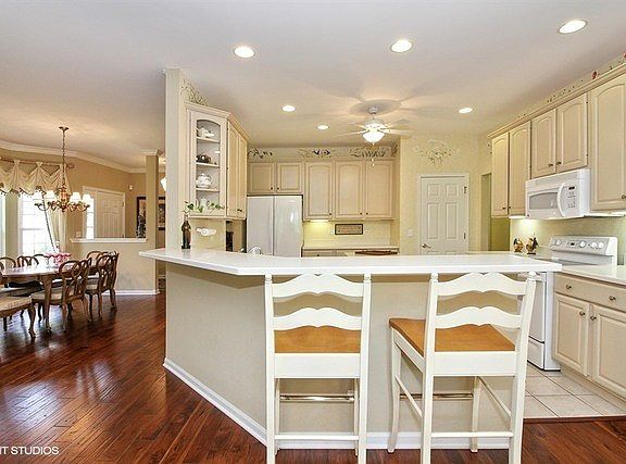 4th image of 1427 White Oak Ln