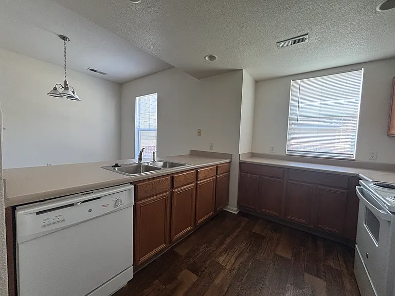 Turtle Hill Townhomes — Photo 15