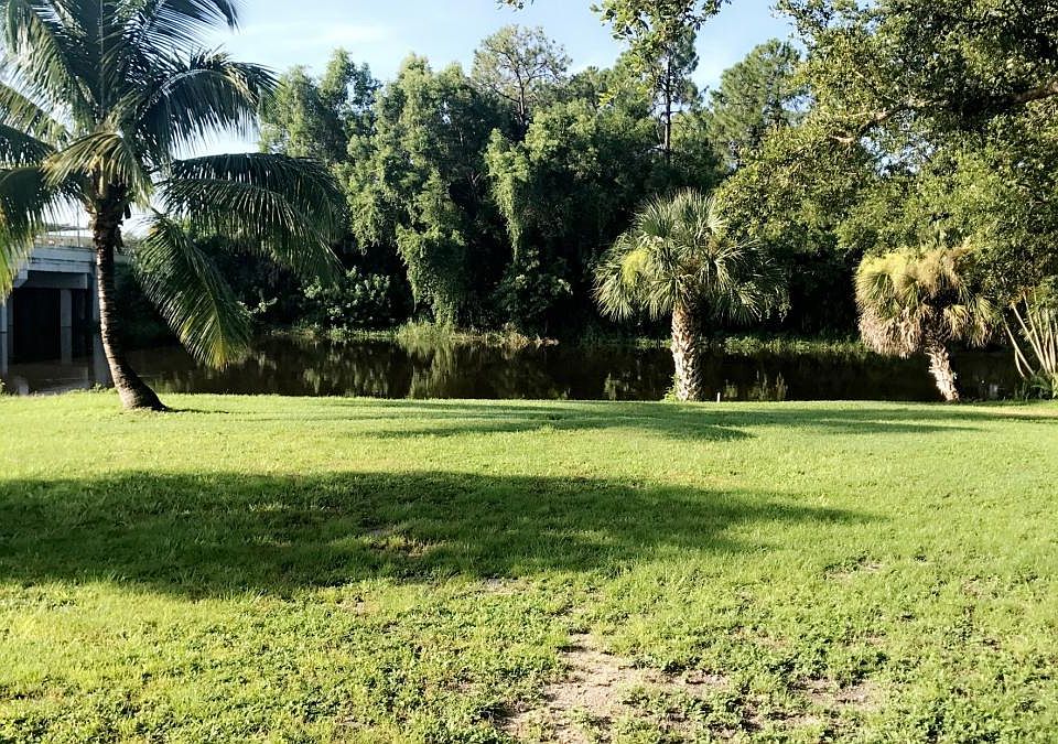 Beautiful Canal in the backyard