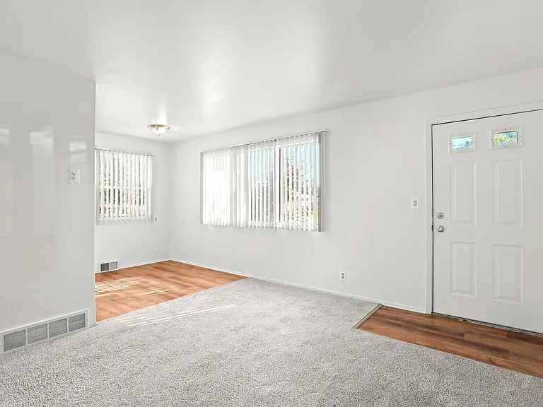 2758 Ackley Ave — Photo 28