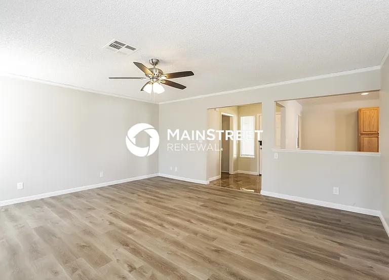 4570 Paseo El Rio Dr — Photo 4