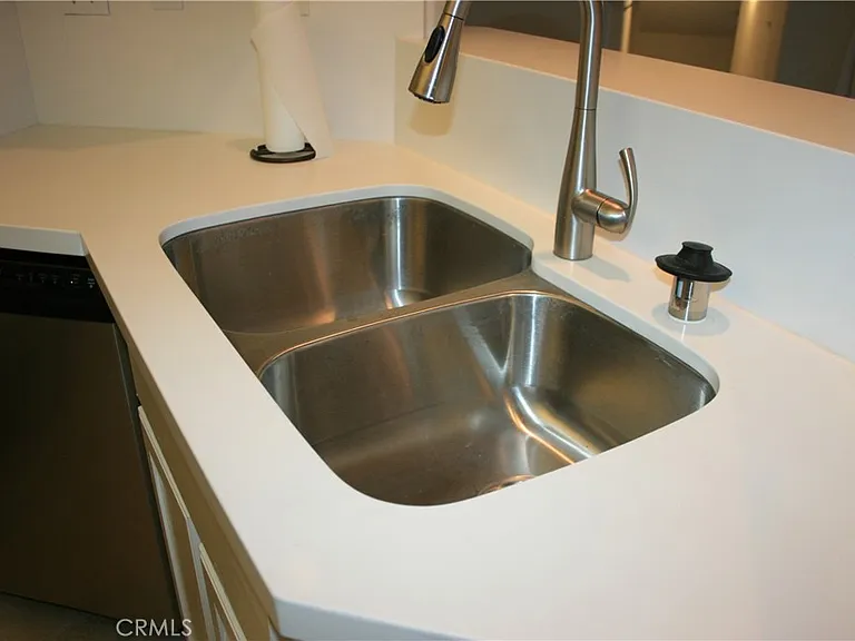 1805 Crescent Oak — Photo 9