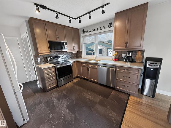 3rd image of 16046 95th Ave NW