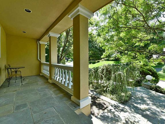 5th image of 19 Glenwood Dr