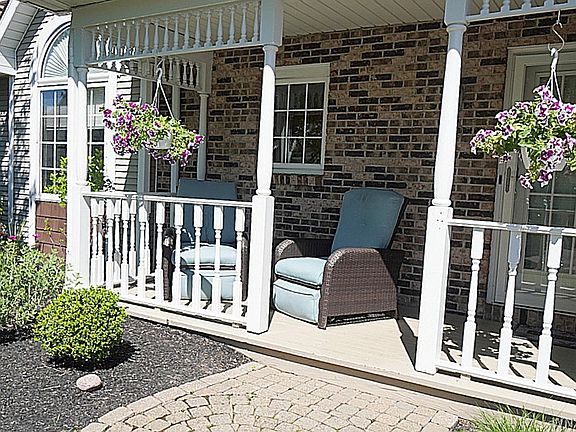 5th image of 10 Sweet Bay Ln