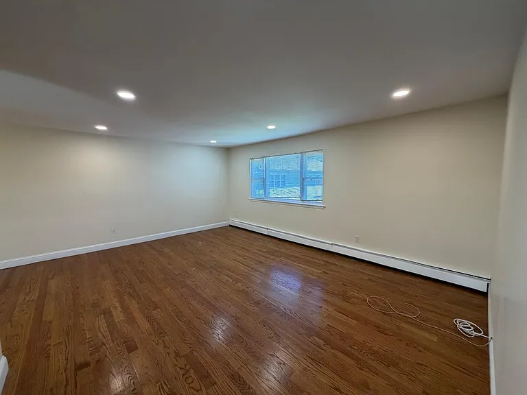 557B Plainview Rd — Photo 18