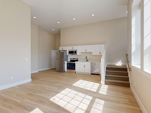 5th image of 80 Lake St #201