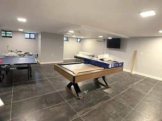 Rented by Tapiro Realty | media 18