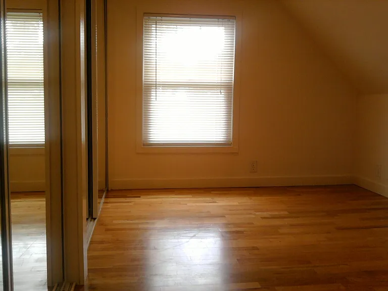 3219 Franklin Ave East — Photo 7