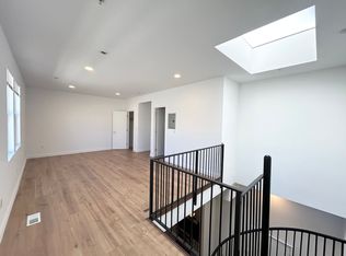 1746 16th St APT 3, Oakland, CA 94607