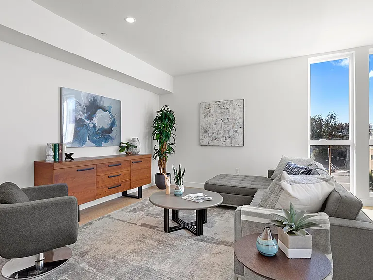 11NOHO APARTMENTS — Photo 16
