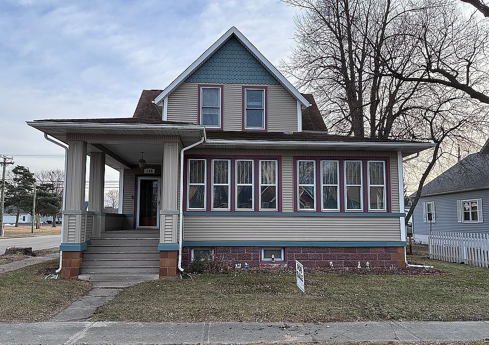 1st image of 138 E Main St