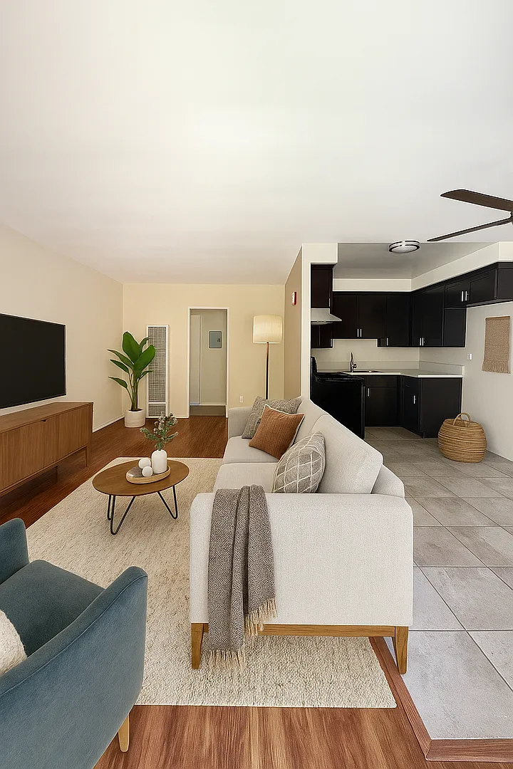 The South Bay Apartments — Photo 2