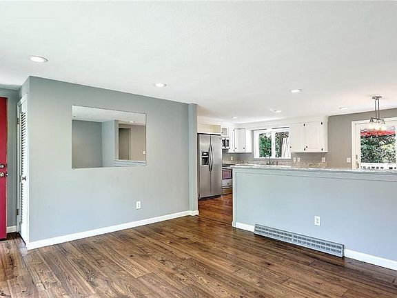 4th image of 135 Foote St