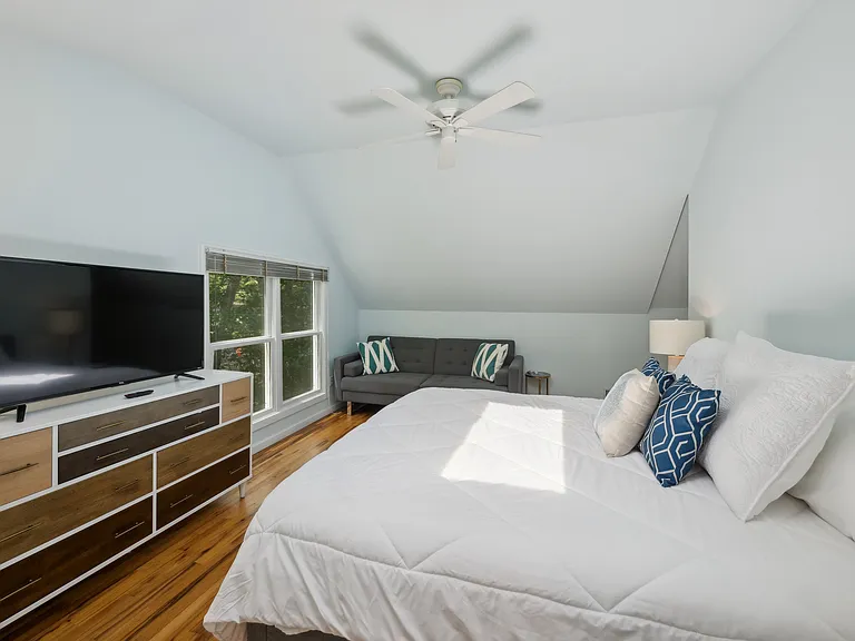 166 Woodbine Dr — Photo 9