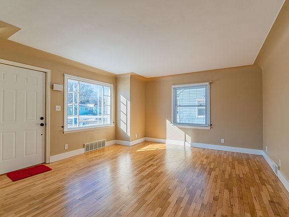 5th image of 1129 Waverly Ave