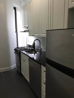 Rented by Salon Realty Corp | media 15