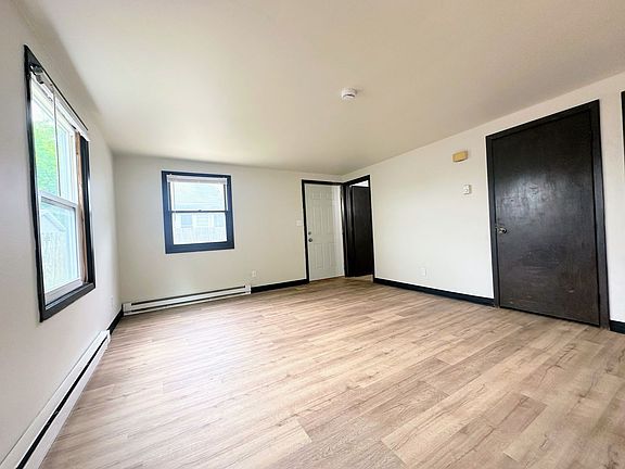 5th image of 842 7th St Back 2