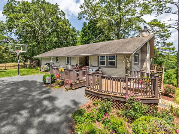 584 Oak Ridge Dr, Clyde, NC 28721