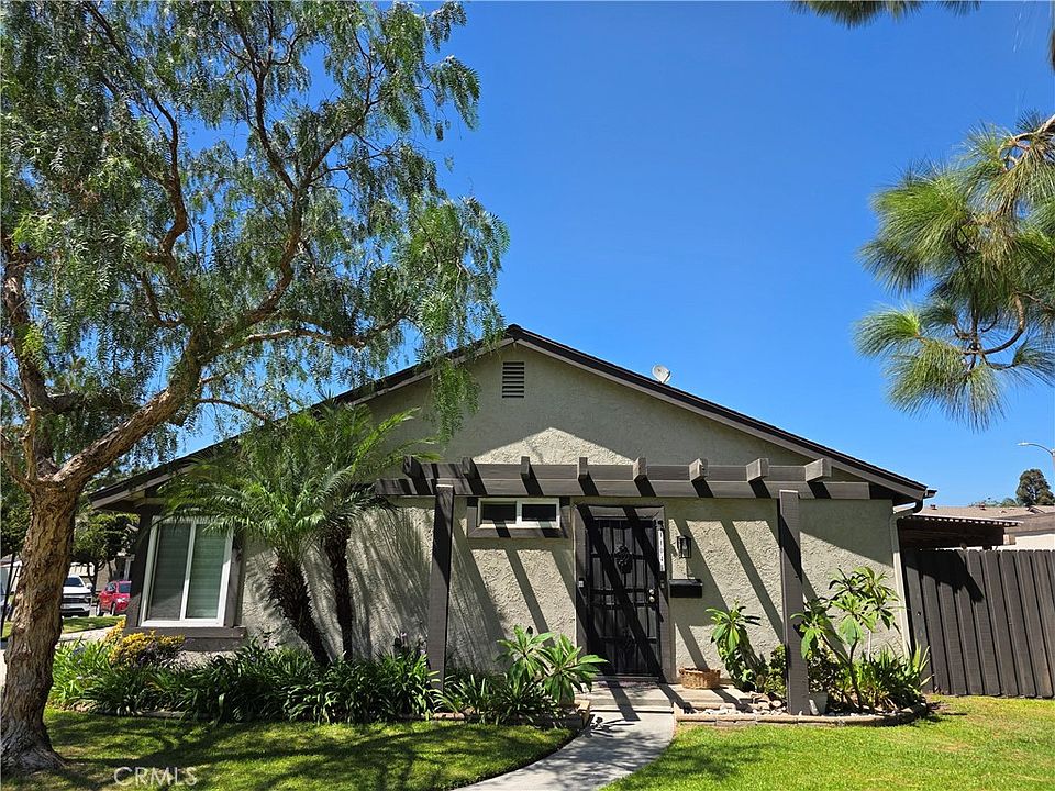 1st image of 11043 Sherman Way