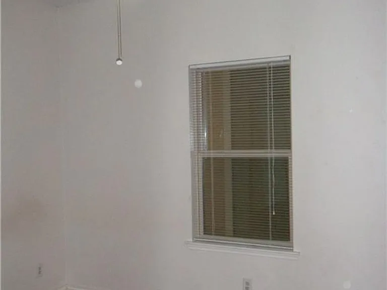 2414 Longview St #305 — Photo 11