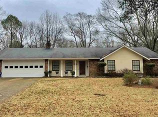 6120 Ferncreek Dr, Jackson, MS 39211