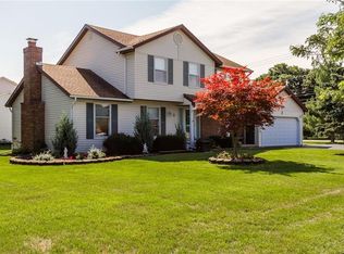 2 Foxshire Ln, Rochester, NY 14606