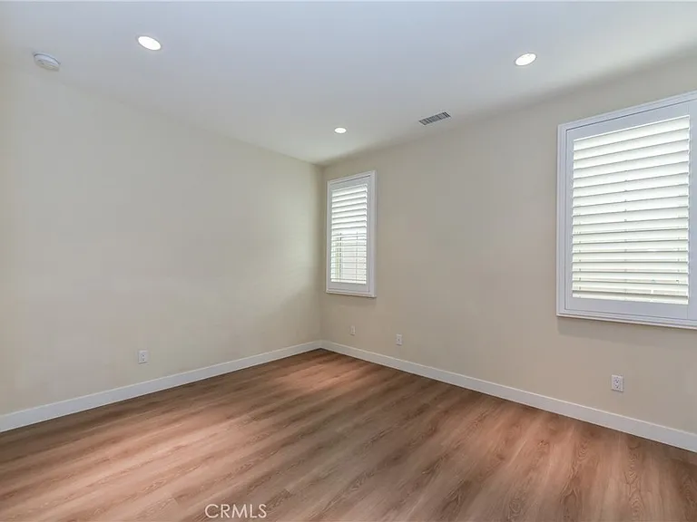 67 Elmdale — Photo 10