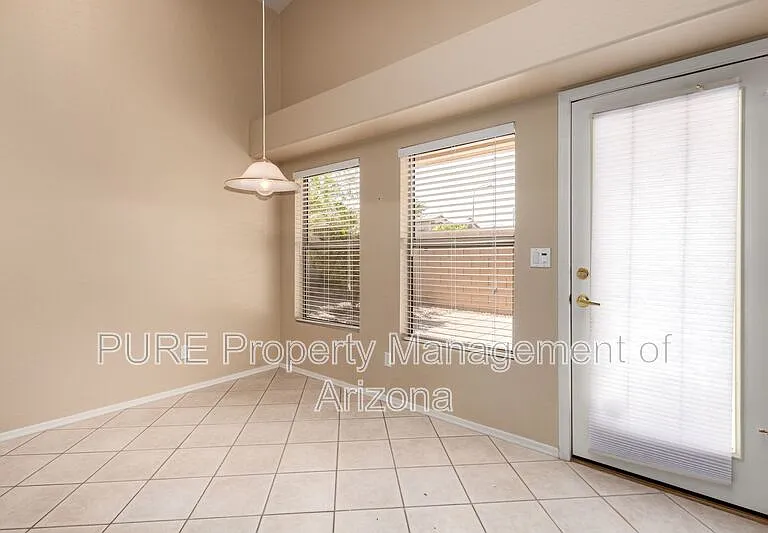 10652 W Coronado Rd — Photo 5