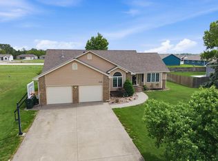 1216 S Chestnut St, Halstead, KS 67056