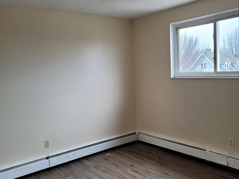 14815 Euclid Ave — Photo 16