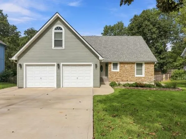 14118 W 61st Ter, Shawnee, KS 66216