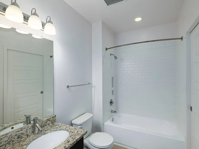 Bathroom at Leo