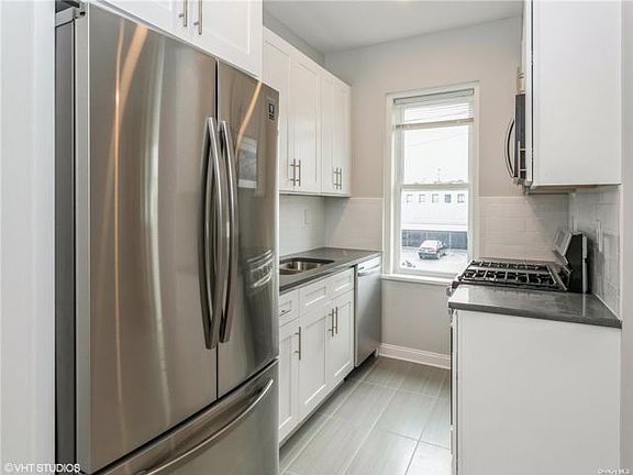 4th image of 16 New St APT 1D
