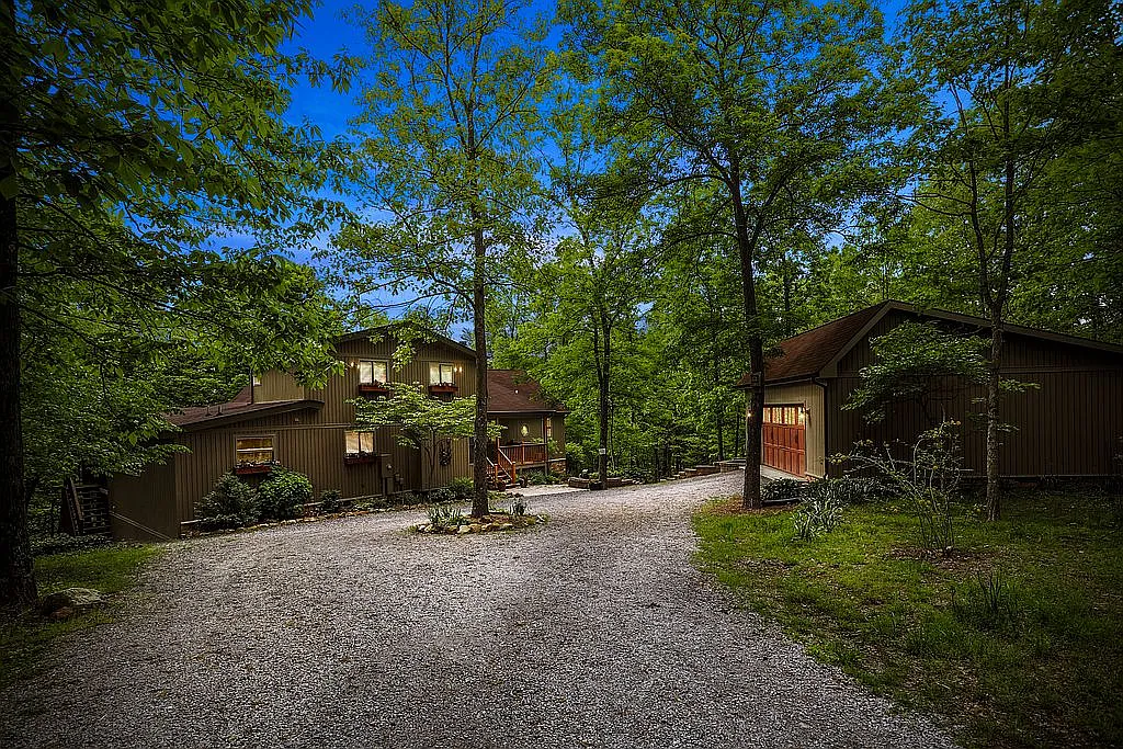 90 Autumn Ln photo 1
