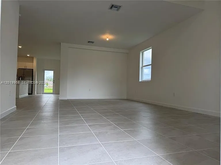 2384 SE 29th Dr — Photo 2