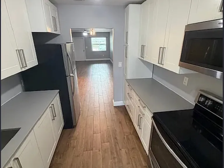 315 SE 23rd Ave — Photo 2