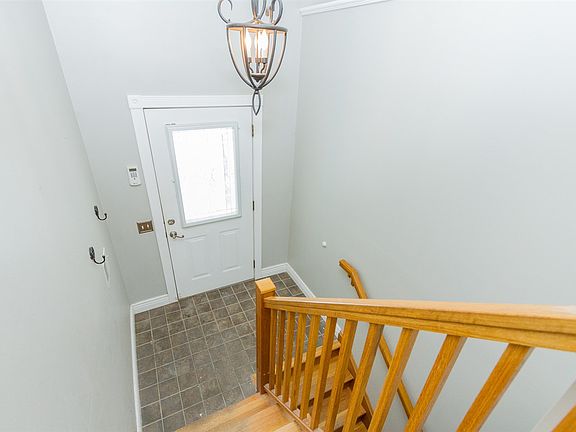 2nd image of 3 White Pine Ln