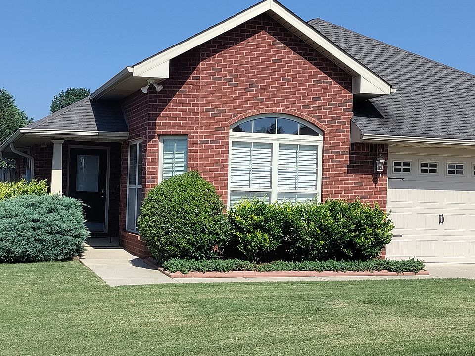 1st image of 107 Acacia Trail Dr