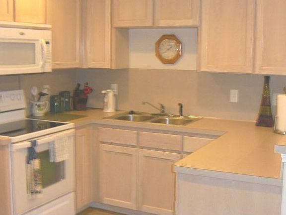 4th image of 4221 Green Meadow Dr