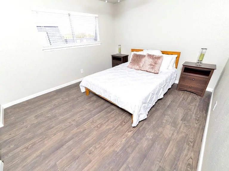 South Point Apartments — Photo 14