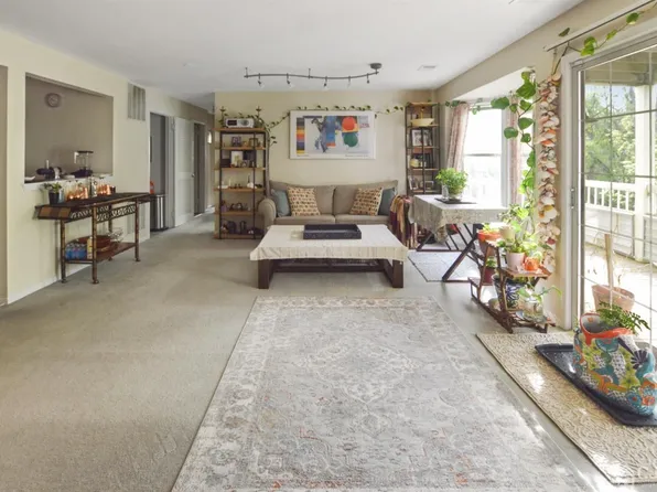 304 Trinity Ct #6-2006, Princeton, NJ 08540