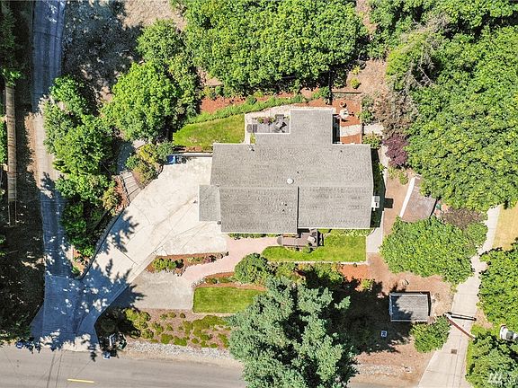 4th image of 206 66th Ave NE