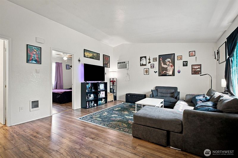 4th image of 1403 S 18th Avenue
