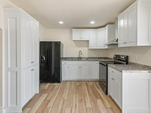 422 E HAMPTON Avenue, Mesa, AZ 85204