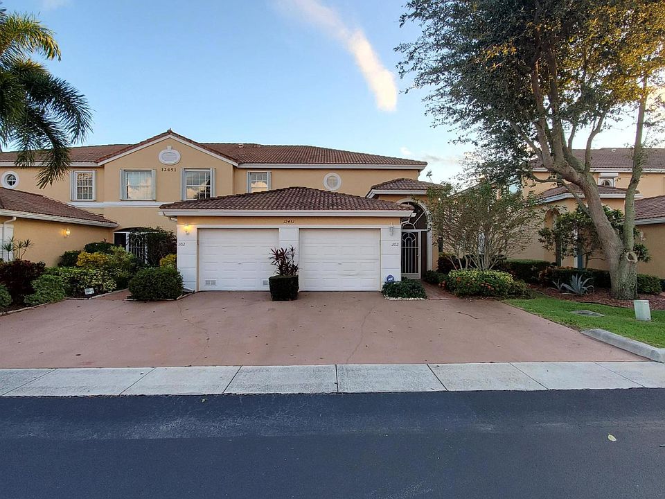 Home For Sale In Coral Lakes