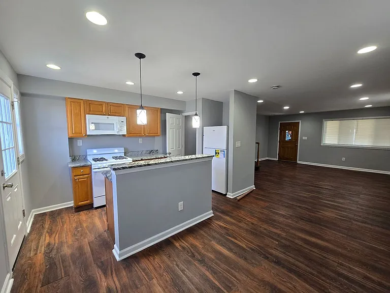 901 Elton Ave — Photo 4
