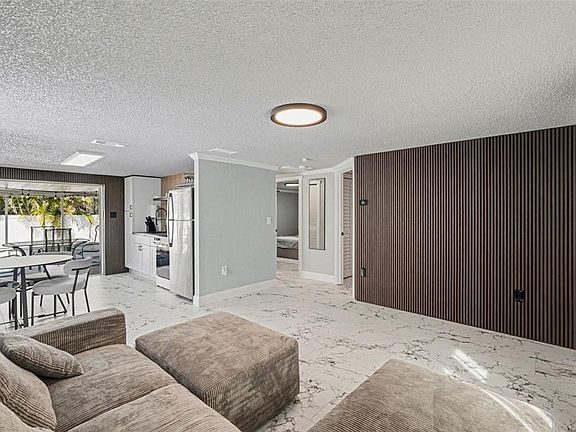 3rd image of 7253 Dianne Dr