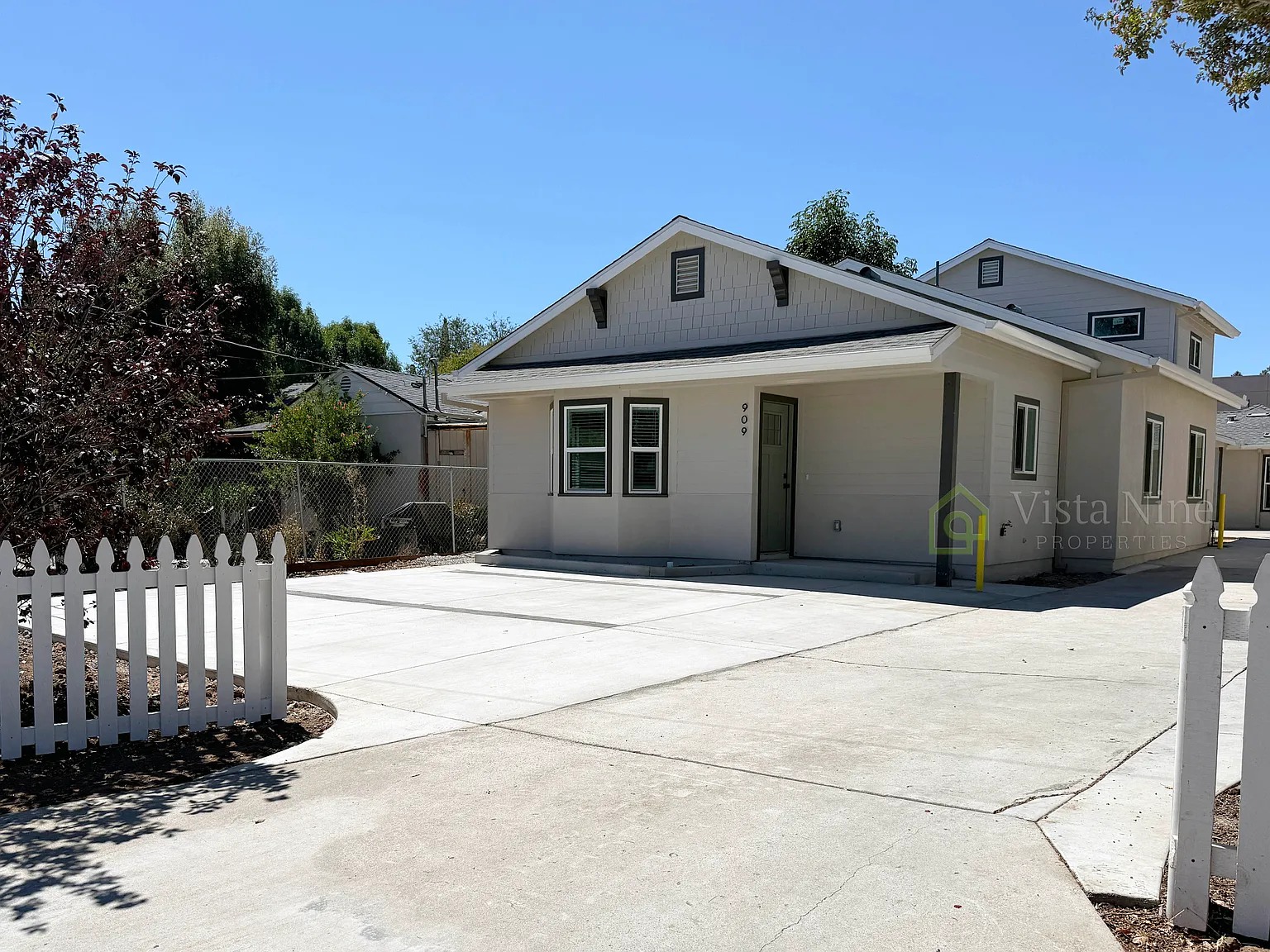 909 S Spruce St — Photo 3