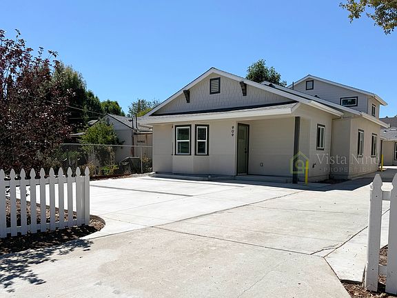 Townhouse with 2 assigned parking spots in front